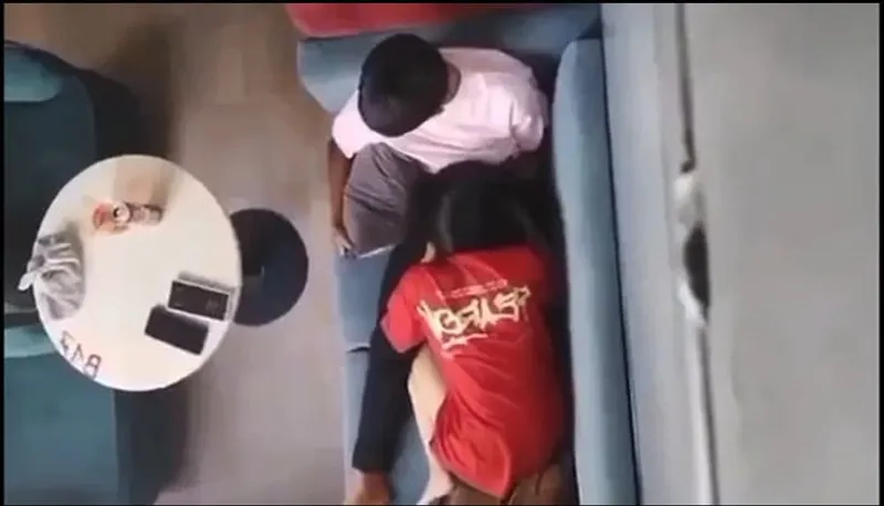 Quay lén con ghệ bú mút cho nhân tình nơi công cộng