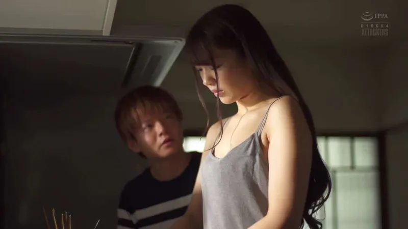 Chồng mới cưới của chị gái làm tình cô em vợ yêu đang cam chịu vì thất tình